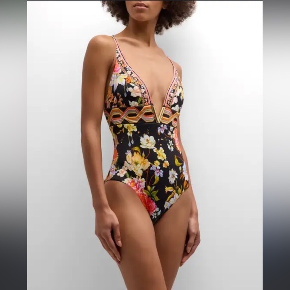 Camilla High Tri One Piece With Front Trim Swimsuit Size 6 - Picture 1 of 14